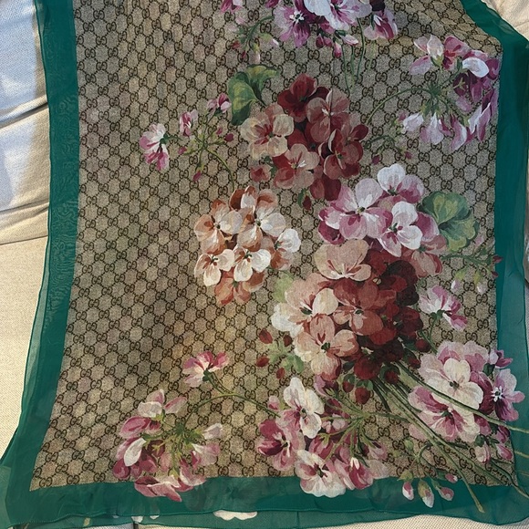 Gucci GG Flora print silk and cotton scarf NWOT - Picture 1 of 6